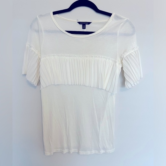💕 Banana Republic Pleated Ruffle Ivory Blouse Size XS - Picture 1 of 4